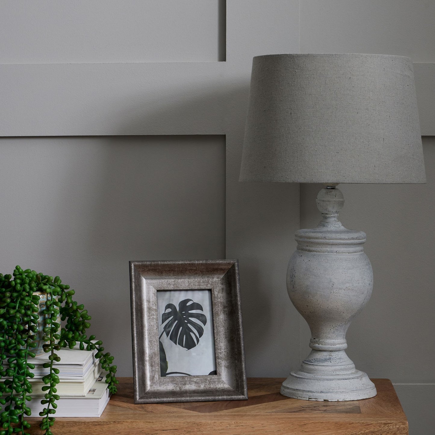 Uthina Column Table Lamp